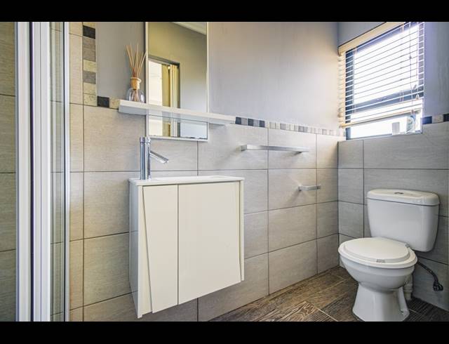 2 BEDROOM APARTMENT FOR SALE IN SEBENZA